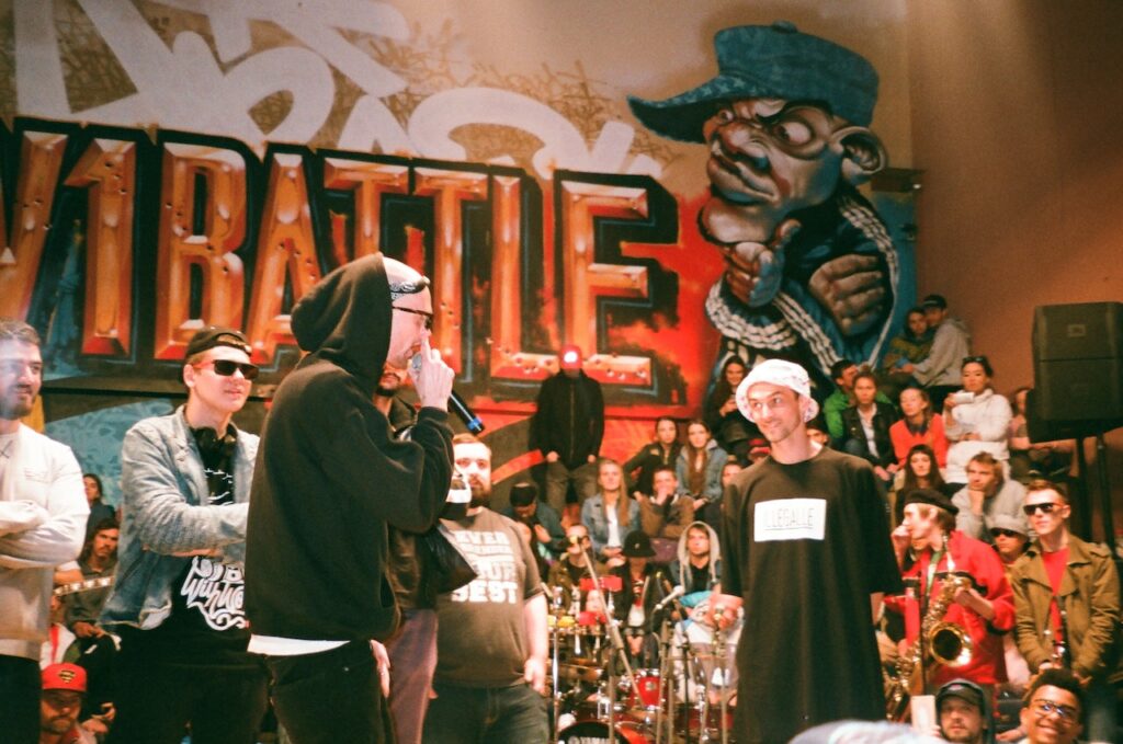 Rap Battle in einer Arena Rappen lernen für Anfänger online Die besten Tipps