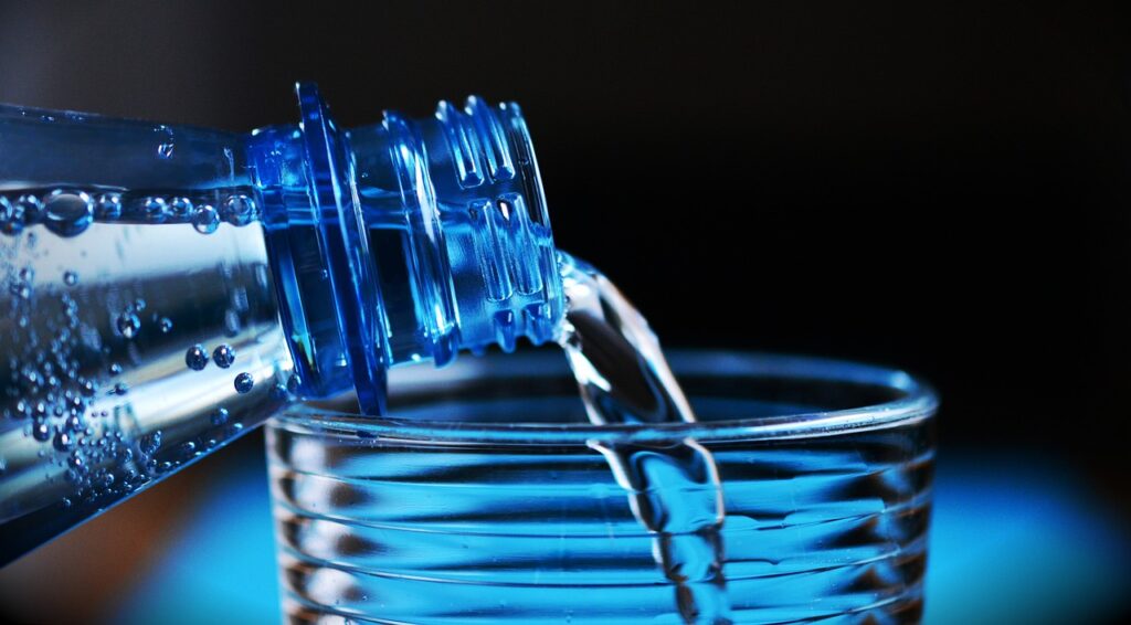 Flasche Wasser Leitungswasser filtern sinnvoll Geschmack und mehr