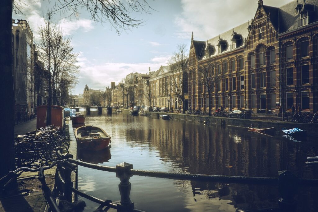 Amsterdam Häuser Kanal Frühling Die schönsten Städte Europas Unbedingt besuchen