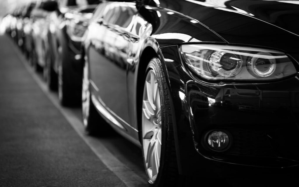 Autos in einer Reihe Die Zukunft des Parkens Wie Deutschland gegen den Parkplatzmangel angeht