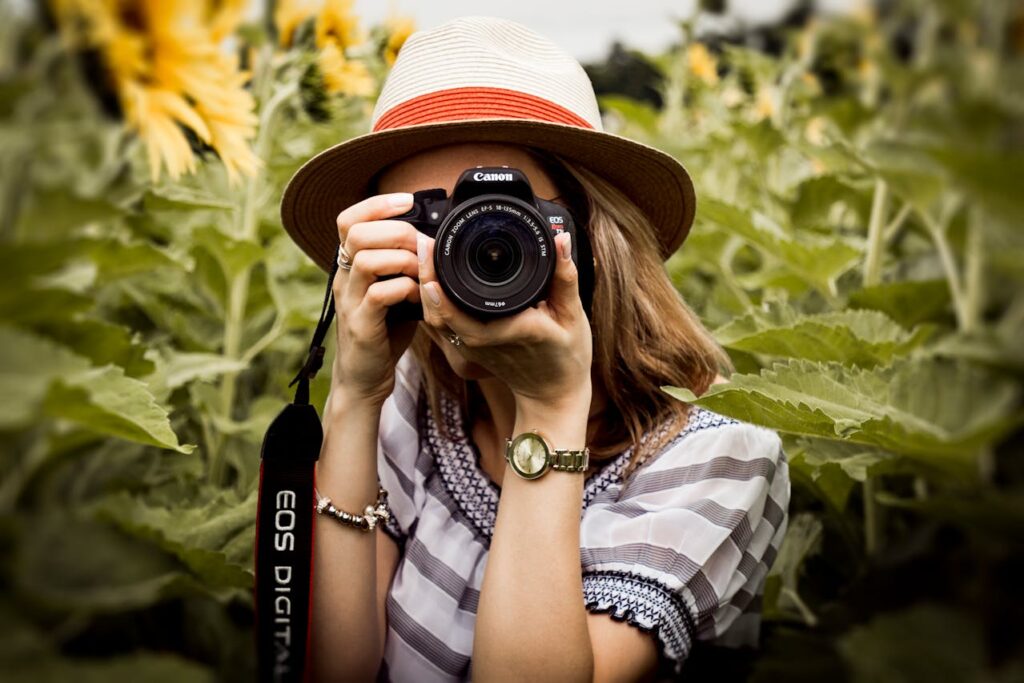 Fotografin im Feld Schöne Fotospots in Münster Die besten Orte für eindrucksvolle Aufnahmen